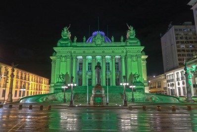Palácio Tiradentes iluminado de verde em apoio para doação de órgãos