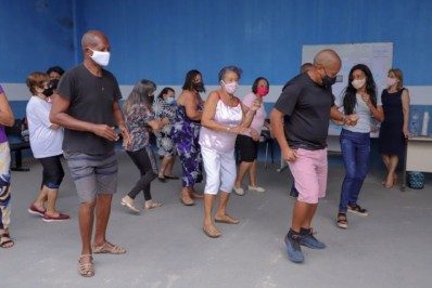 Em Meriti, CRAS de Éden oferece aulas de dança de salão para idosos