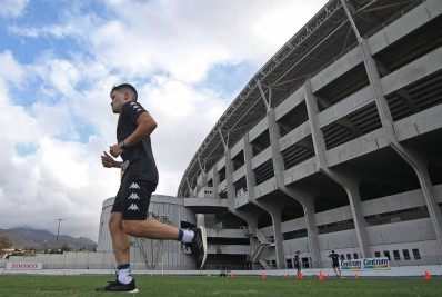 Ronald volta a ser opção no Botafogo após lesão; Pedro Castro treina e será avaliado durante a semana