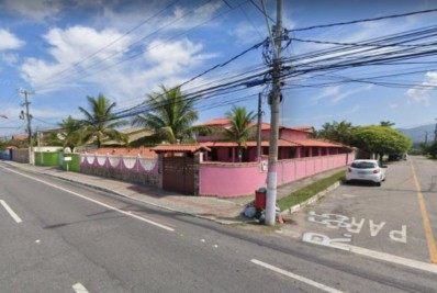 Homem tem carro roubado por criminosos com reboque