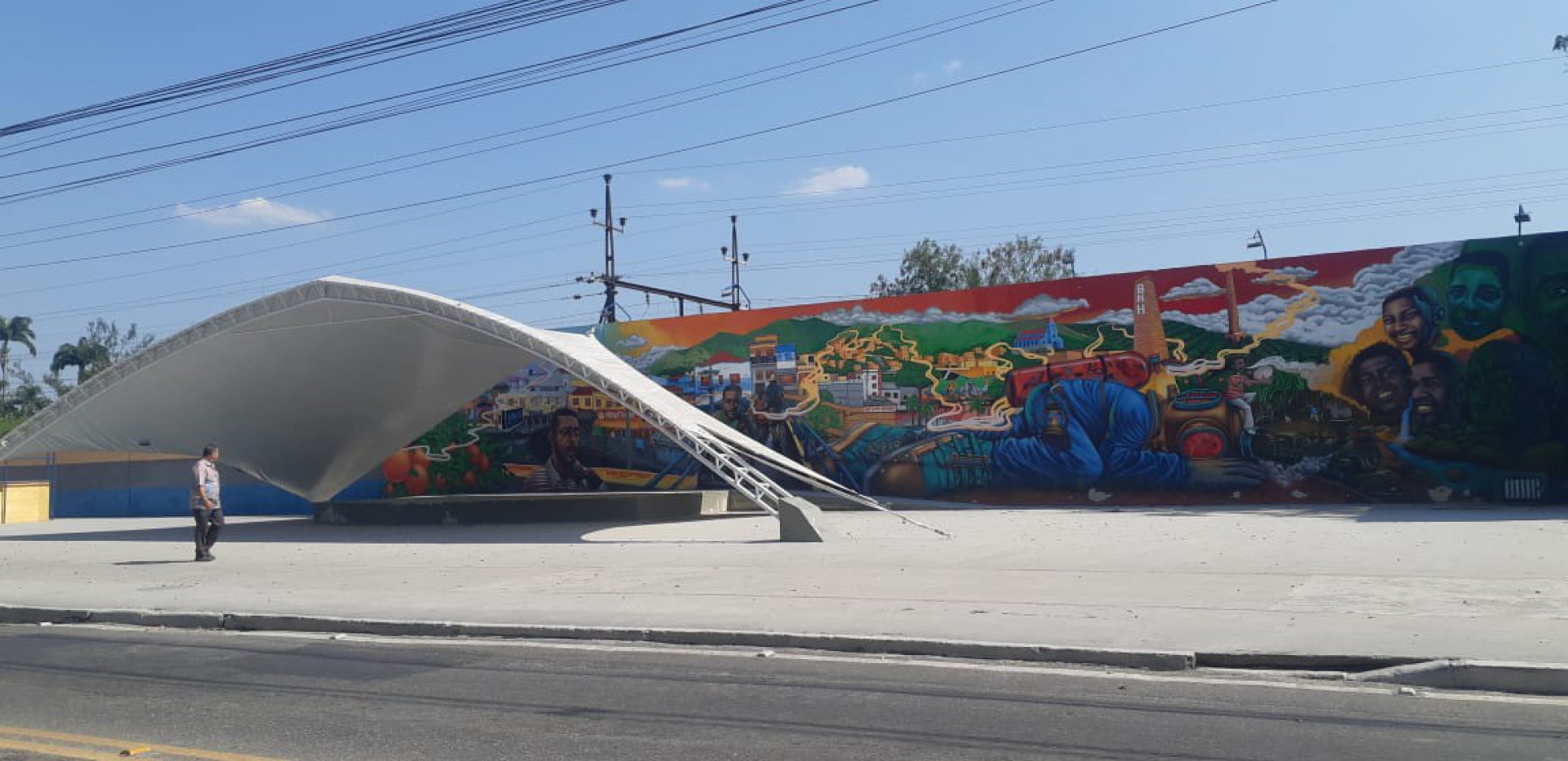 O Viaduto Dicró, no Centro de Mesquita - Divulgação