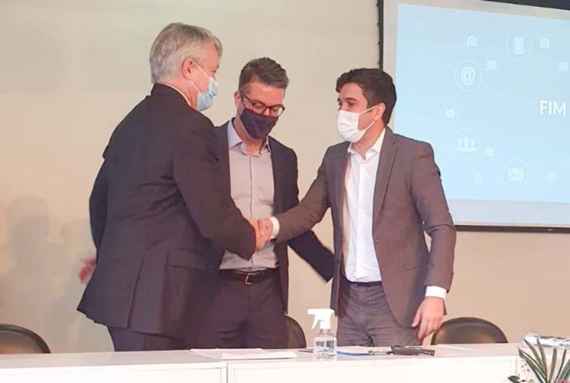 TCMRJ, a Universidade de Cambridge e a SME fecharam parceria na &aacute;rea de gest&atilde;o da educa&ccedil;&atilde;o - Ant&ocirc;nio Carlos de Medeiros