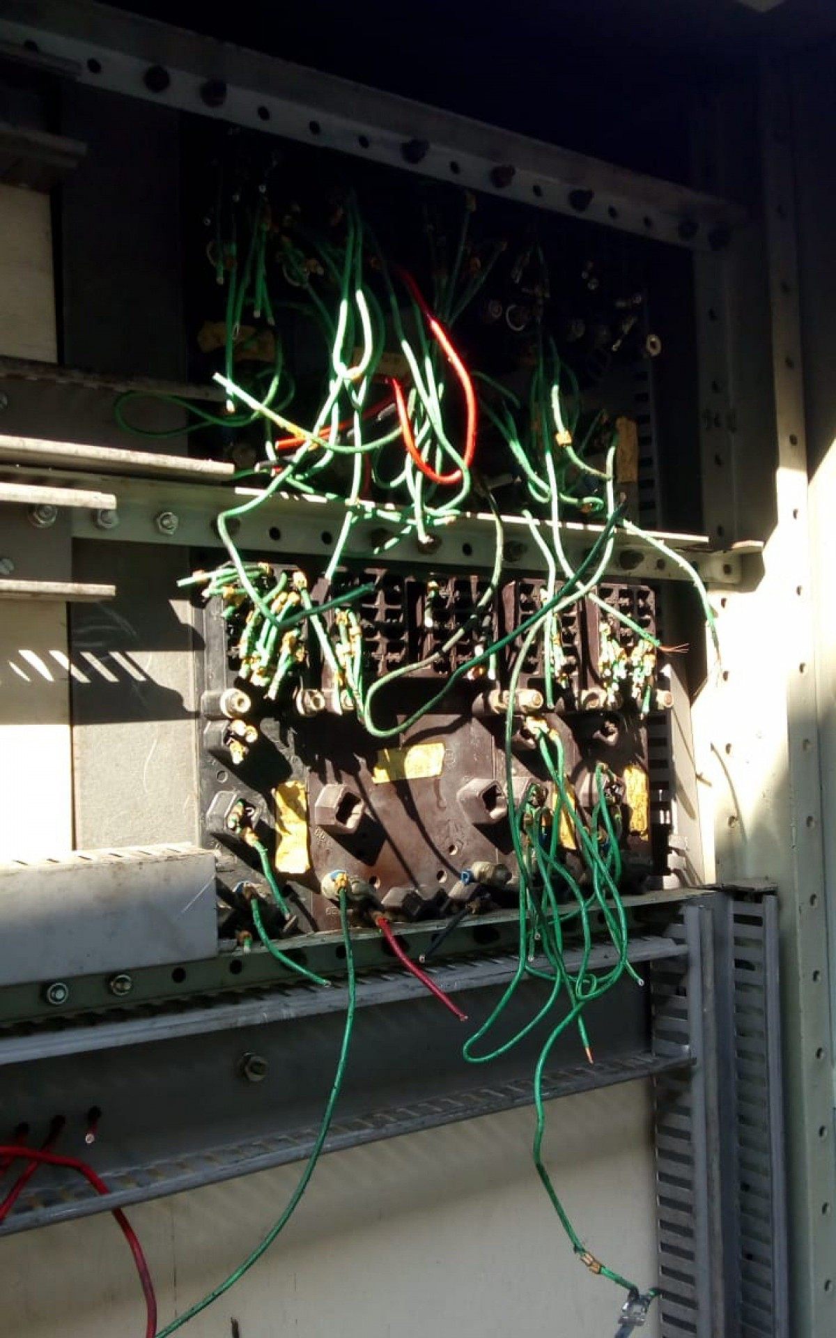 Tentativa de furto no ramal de Japeri da Supervia: criminosos buscam fios com valor no mercado clandestino