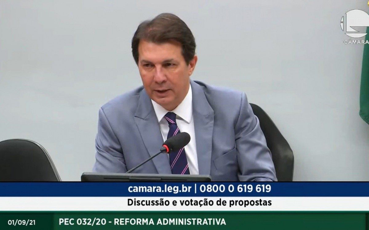 Relator faz a leitura de seu parecer nesta quarta-feira