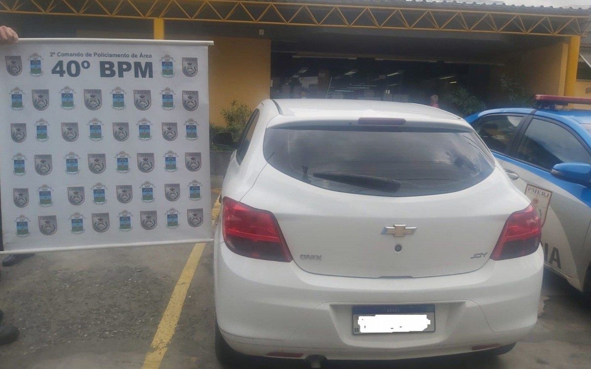 PM recupera carro roubado e prende dois suspeitos - Divulgação