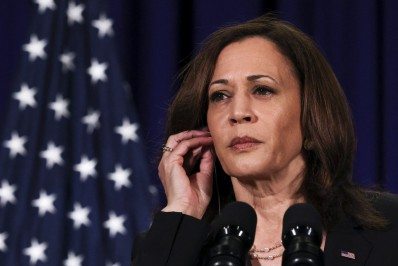 Conheça Kamala Harris, favorita para disputar a presidência pelos Democratas