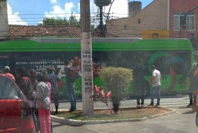 Mulher é atropelada por ônibus em Volta Redonda
