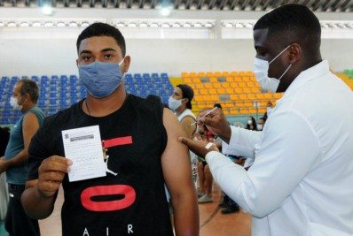 Adolescentes de 15 a 17 anos de idade comparecem a repescagem em Quissamã