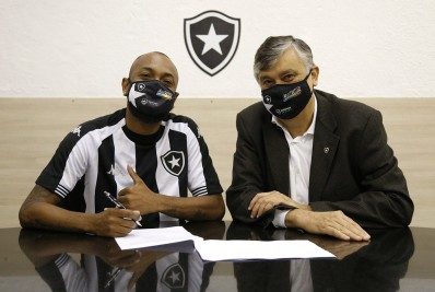 Presidente do Botafogo fala sobre bom ambiente e renovações: 'Todos pedem para ficar ano que vem'