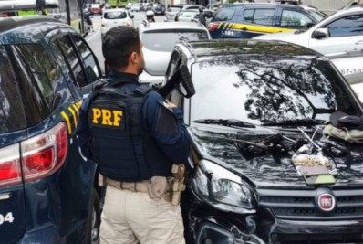 PRF recupera veículo roubado e prende três criminosos após perseguição em Niterói