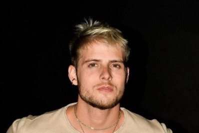 Que susto! Ex-BBB Daniel salta de paraquedas e é 'trolado' pelo instrutor