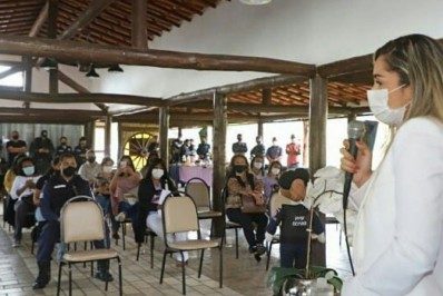 Fórum debate rede de apoio e os impactos da violência doméstica em Búzios