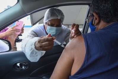 Vacinação de segunda dose e repescagem diurna seguem nesta quinta-feira em Campos