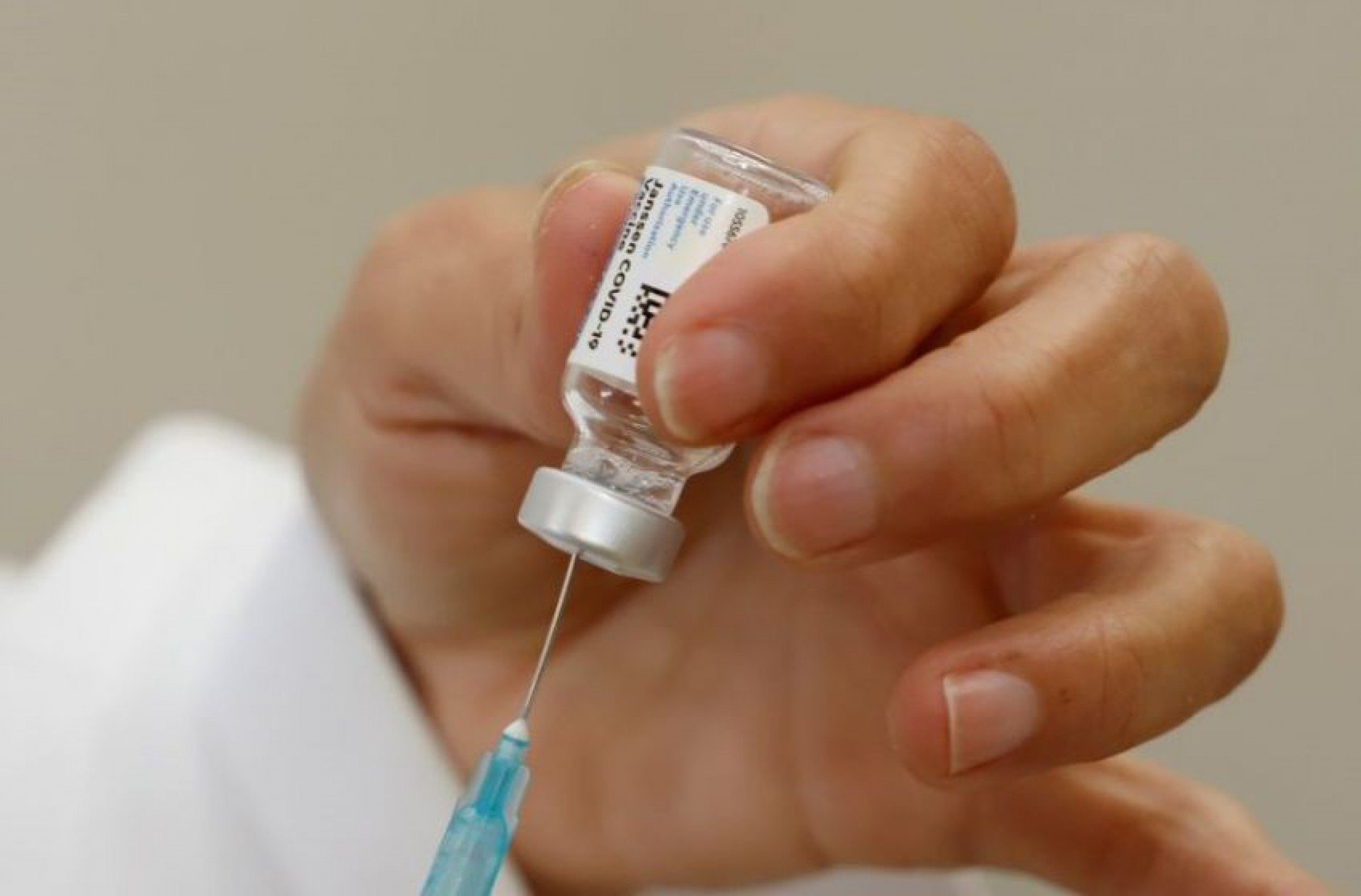 Covax prevê vacinar 20% da população dos países pobres até o fim do ano