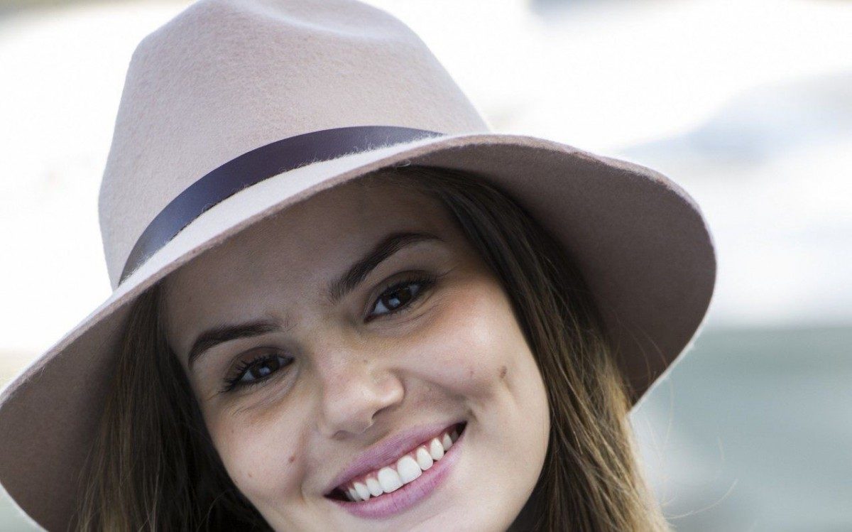 Angel/ Arlete (Camila Queiroz) 