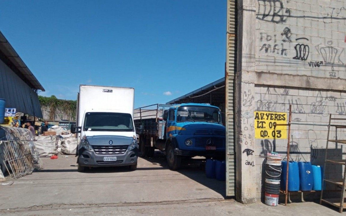 Pol&iacute;cia Militar apreendeu fios de cobre em ferro-velho em Queimados