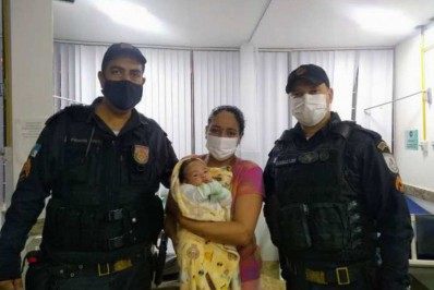 Bom Jesus do Itabapoana: Policiais do 29º BPM salvam bebê de 1 mês que estava engasgado