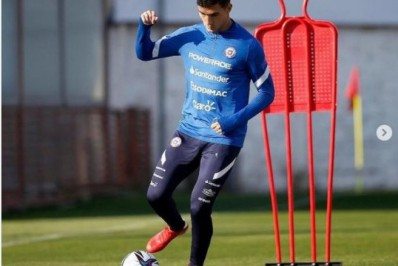 Poucas horas antes de enfrentar o Brasil, jogador do Chile abandona concentração