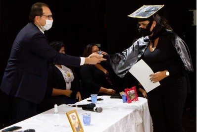 Prefeitura de Itaguaí entrega certificados para alunos