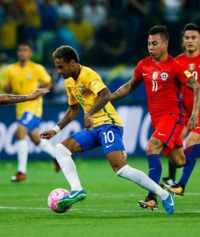 Nas Eliminatórias para Copa do Mundo, as seleções se enfrentaram 12 vezes, com 8 vitórias para o Brasil, 2 vitórias para o Chile e 2 empates. Os brasileiros marcaram 24 gols, enquanto os chilenos marcaram apenas 9 vezes. - Divulgação