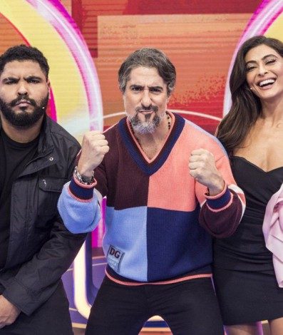 Marcos Mion feliz da vida com seu crachá da TV Globo. Tiago Leifert, Paulo Vieira e Juliana Paes vão participar do programa de estreia - fotos Divulgação / TV Globo