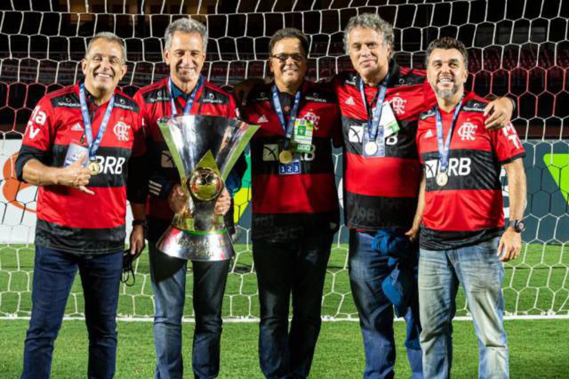 Tostes junto com outros membros da diretoria do Flamengo - Alexandre Vidal