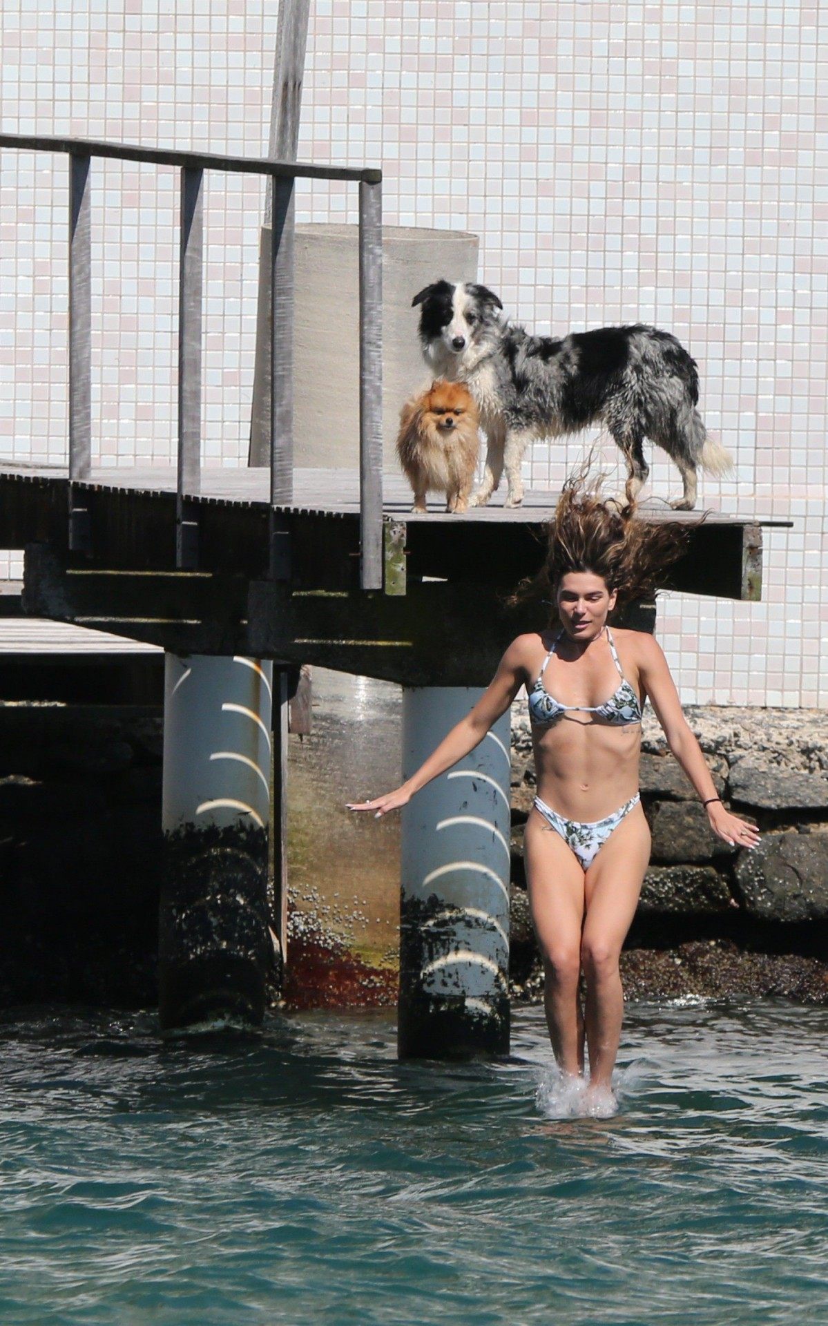 Mariana Goldfarb curte dia de sol na Praia da Barra da Tijuca, na Zona Oeste do Rio, nesta sexta-feira