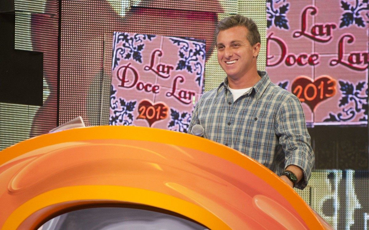Luciano Huck no quadro 'Lar Doce Lar'