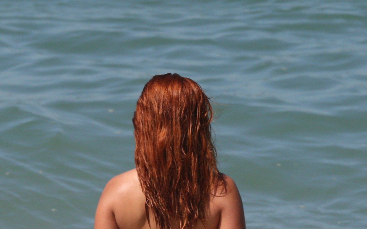 Larissa Manoela curte dia de praia na Barra da Tijuca, na Zona Oeste do Rio, nesta sexta-feira