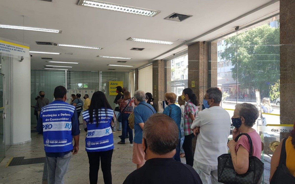 Tempo de espera na fila para cinco ag&ecirc;ncias era de duas horas