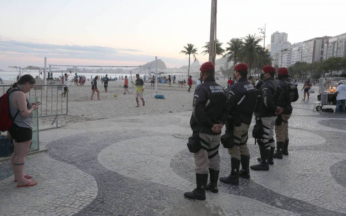 Movimenta&ccedil;&atilde;o na praia do Arpoador Foto: Cleber Mendes / Ag&ecirc;ncia O Dia - Cl&eacute;ber Mendes
