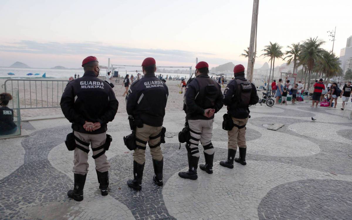 Movimenta&ccedil;&atilde;o na praia do Arpoador Foto: Cleber Mendes/Ag&ecirc;ncia O Dia - Cl&eacute;ber Mendes