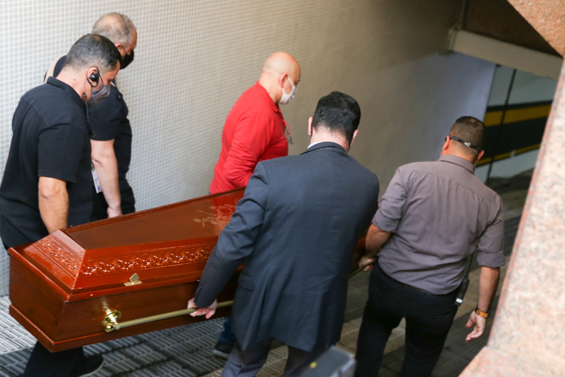 Corpo de S&eacute;rgio Mamberti chega ao Teatro Anchieta, em S&atilde;o Paulo - Ag. News