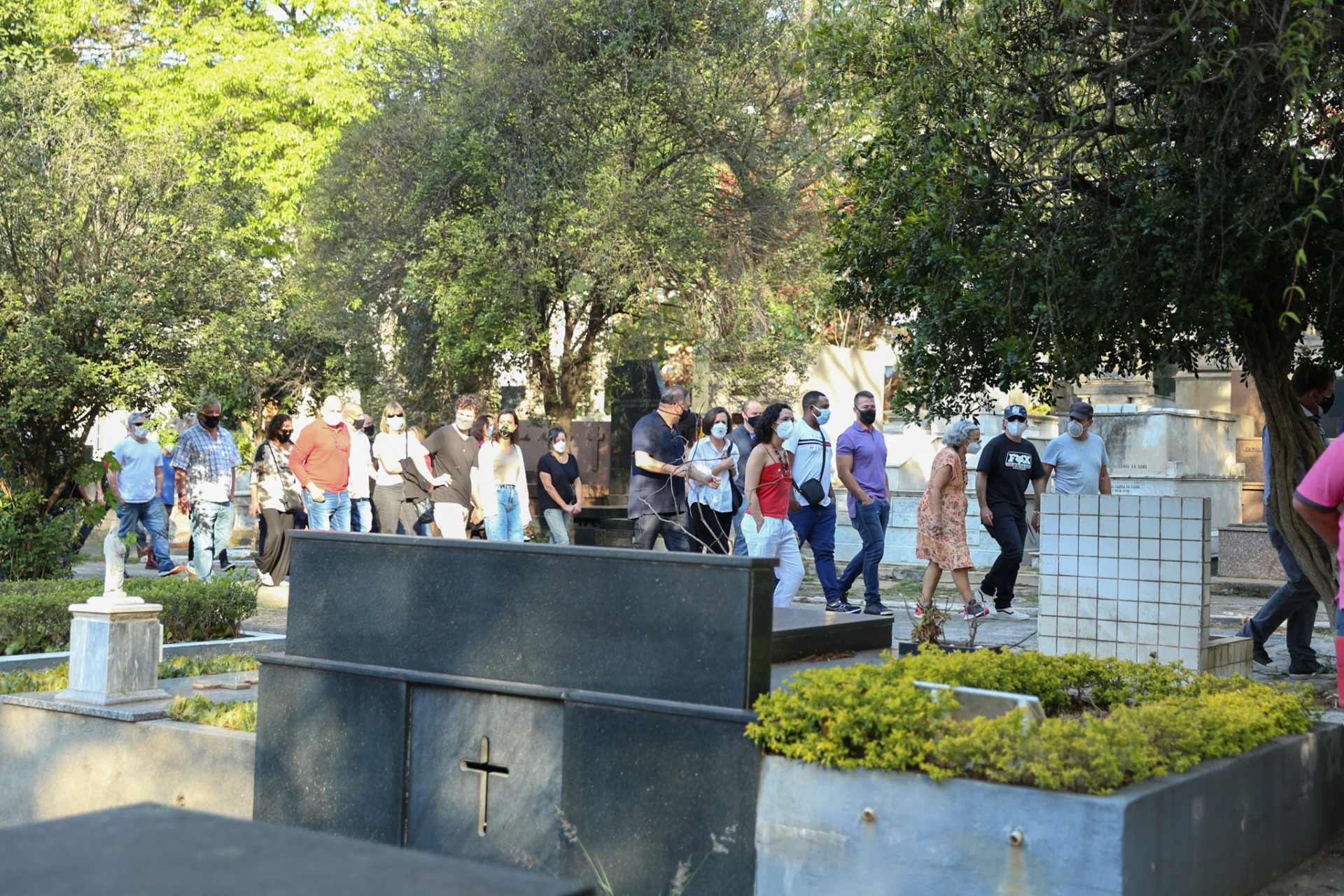 Corpo do ator Sérgio Mamberti é sepultado no Cemitério da Consolação, na região central de São Paulo, na tarde desta sexta-feira - Ag. News