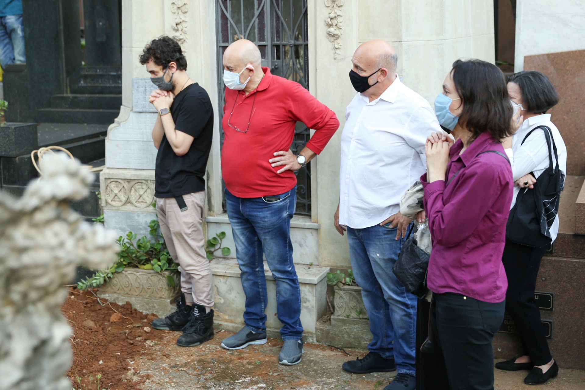 Corpo do ator Sérgio Mamberti é sepultado no Cemitério da Consolação, na região central de São Paulo, na tarde desta sexta-feira - Ag. News