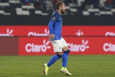 Decisivo na vitória da Seleção, Everton Ribeiro comemora sequência positiva: 'Marca para a história'