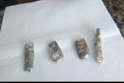 Jovem é flagrado pela polícia com quatro tabletes de maconha na boca