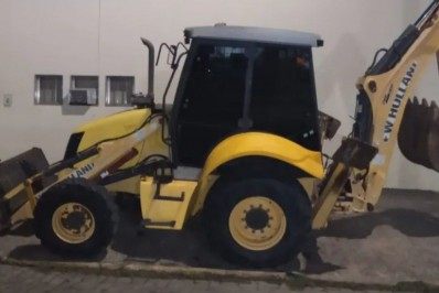 Bom Jesus do Itabapoana: 29° BPM recupera retroescavadeira furtada em Muriaé