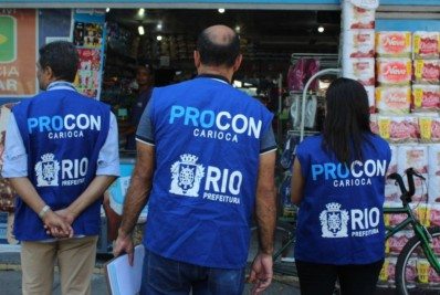 Novo Código de Defesa do Consumidor do Rio proíbe exigência de consumação mínima em bares e balinha como troco