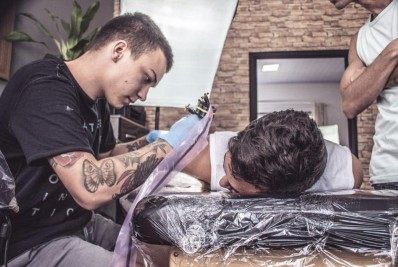 Duque de Caxias realiza evento de tatuagem neste domingo