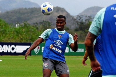 Bom começo de Jhon Arias causa empolgação no Fluminense