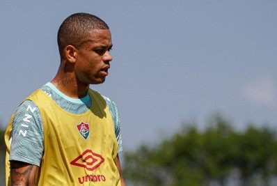 Caio Paulista volta a treinar com grupo e anima o Fluminense