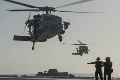 Cinco marinheiros dos EUA são declarados mortos após queda de helicóptero