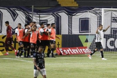 Com vitória fora de casa, Botafogo tem 63% de chances de voltar a Série A