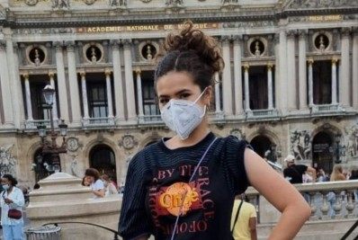 Em Paris, Maisa toma segunda dose da vacina contra covid-19