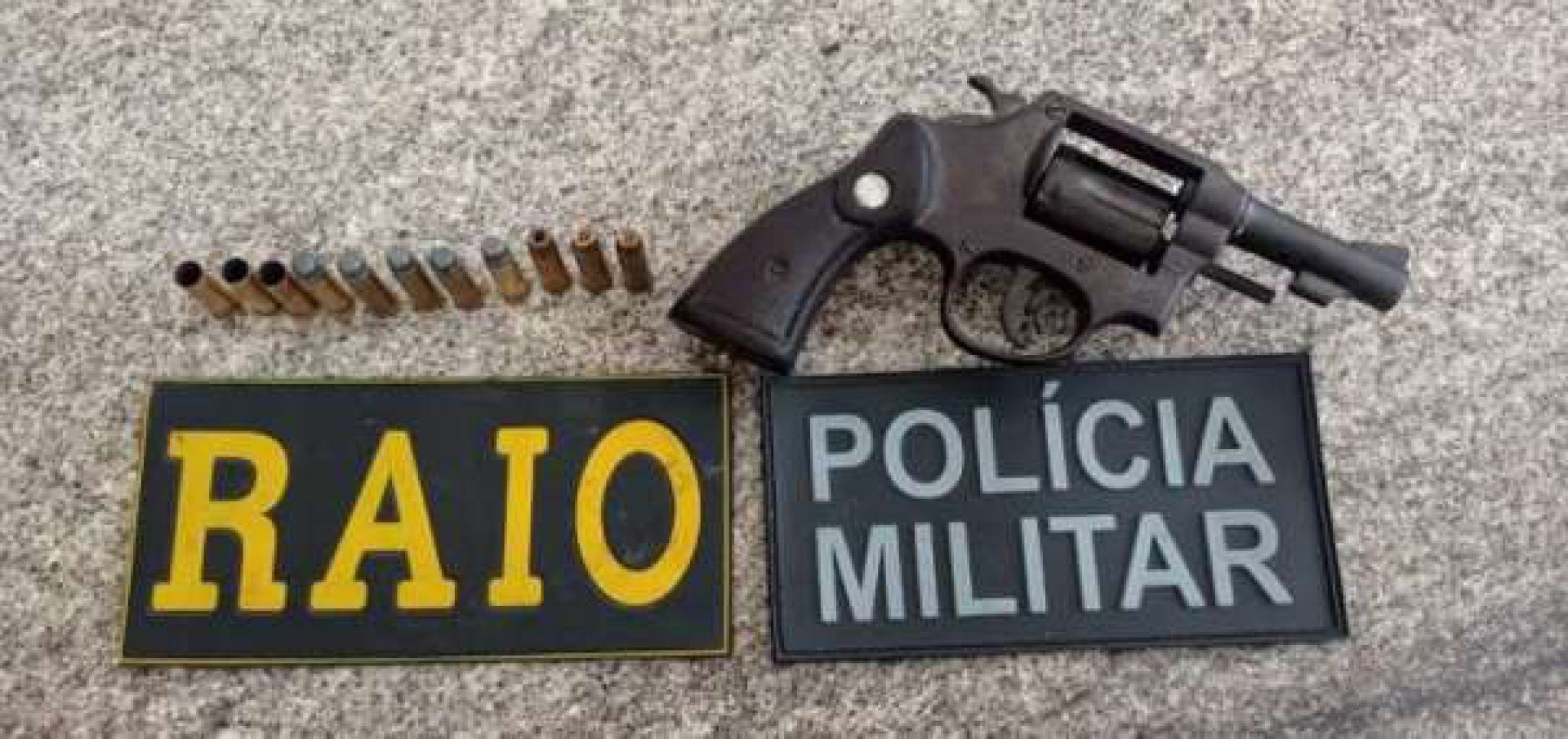 Após o crime, a arma, calibre 38, foi retida por outros familiares e entregue aos policiais militares - Divulgação/Polícia Militar