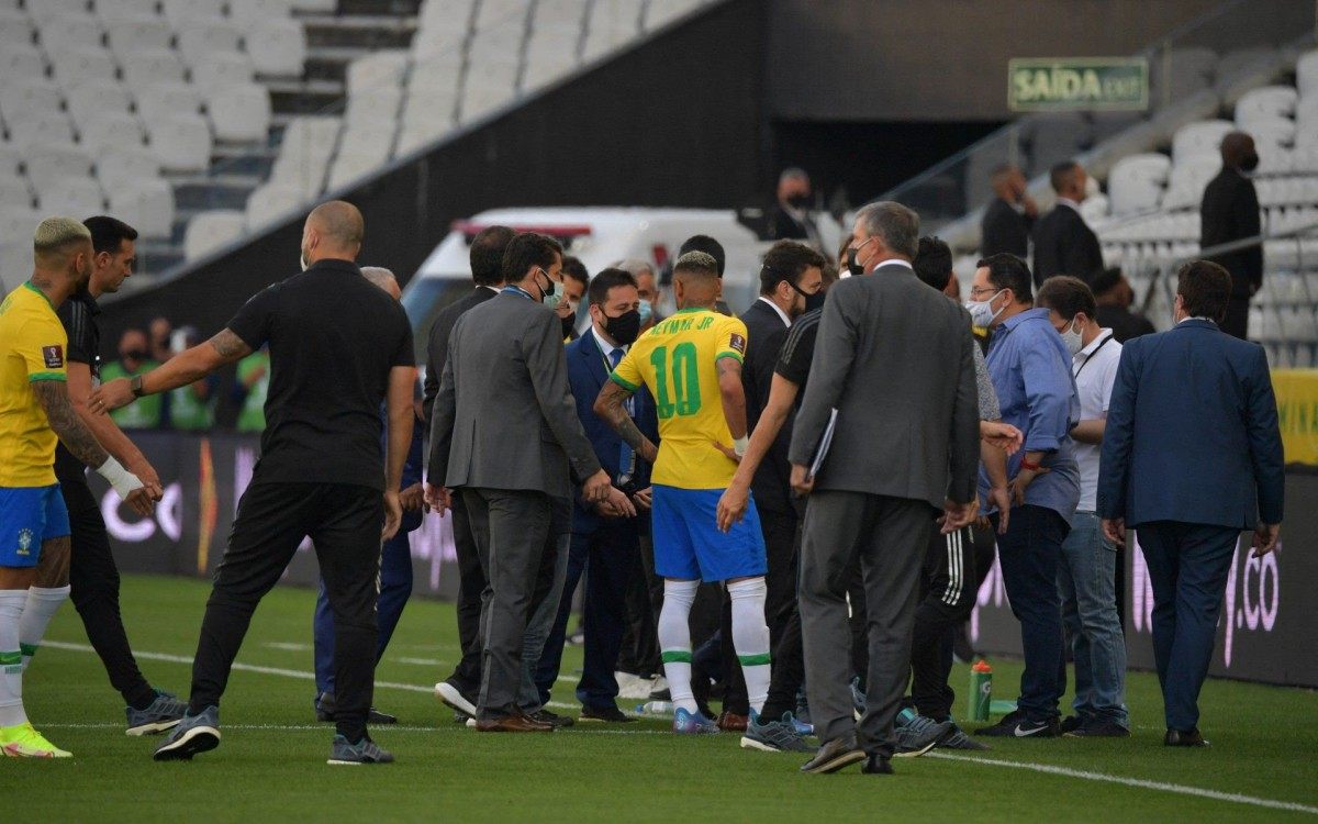 Employees of the National Health Surveillance Agency (Anvisa) entered to the field during the South American qualification football match for the FIFA World Cup Qatar 2022 between Brazil and Argentina at the Neo Quimica Arena, also known as Corinthians Arena, in Sao Paulo, Brazil, on September 5, 2021. - Brazil's World Cup qualifying clash between Brazil and Argentina was halted shortly after kick-off on Sunday as controversy over Covid-19 protocols erupted. (Photo by NELSON ALMEIDA / AFP) - AFP