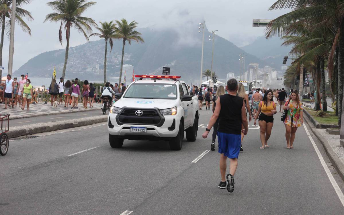 Rio,05/09/2021 -ARPOADOR - Praia,movimentacao na praia e caldadao  Arpoador. Na foto, praia lotada.Foto: Cleber Mendes/Agência O Dia - Cléber Mendes
