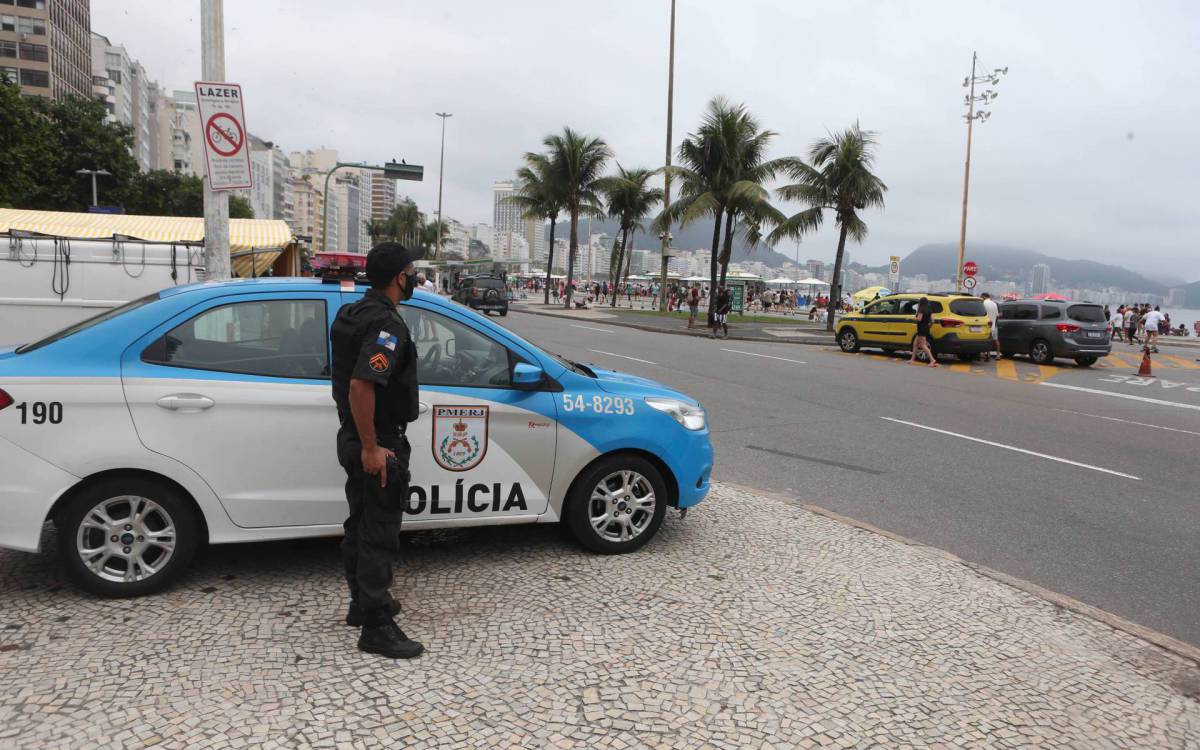 Rio,05/09/2021 -COPACABANA - Praia,movimentacao no caldadao . Na foto,policiamento em  Copacabana.Foto: Cleber Mendes/Ag&ecirc;ncia O Dia