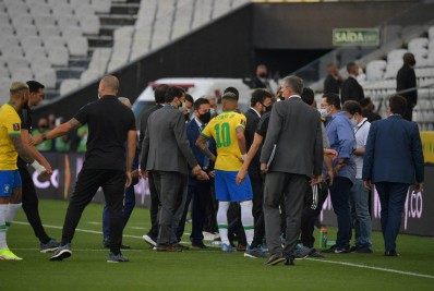 Confira imagens da partida suspensa entre Brasil e Argentina